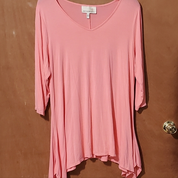 Antthony Tops - Antthony Originals Size 1X Salmon Colored Hankerchief Hem Tunic